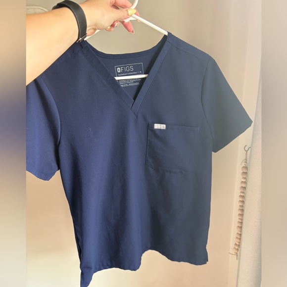 Figs Catarina one pocket scrub top in navy - Picture 1 of 2